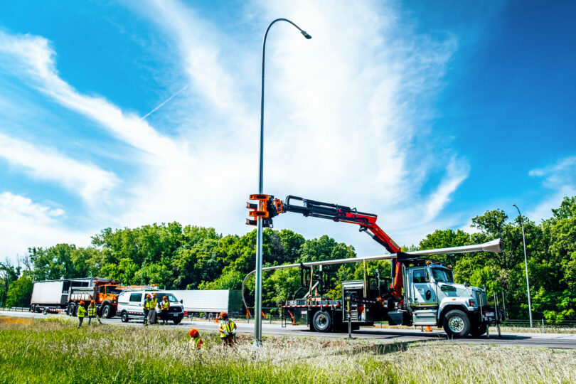 Light pole setting with the PM1000™ along a busy metro highway in Minnesota.