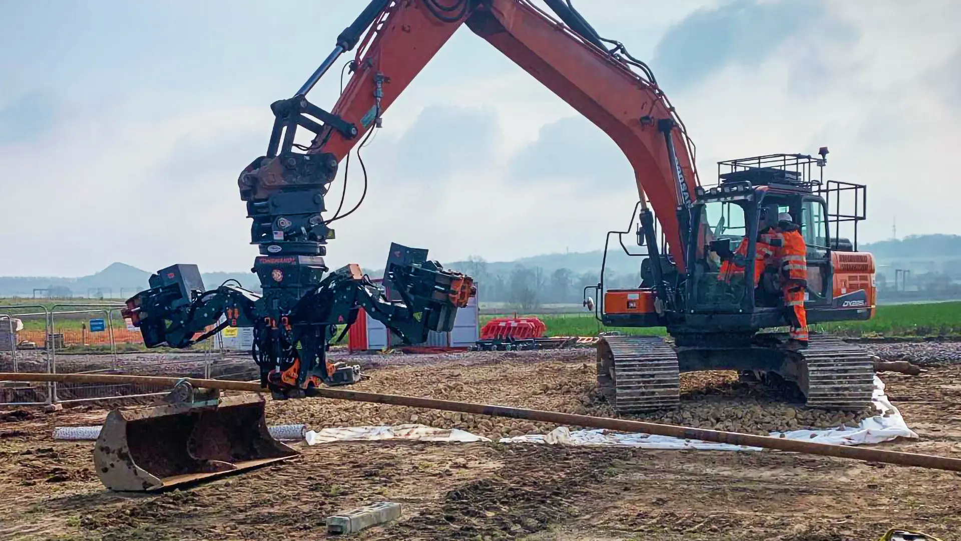 When it comes to the automation of dangerous tasks on the job site, there's nothing safer, faster, or better on the market. See productivity gains of up to 20% or more when you design civil construction projects with DECKHAND® and TONGHAND® excavator attachments.